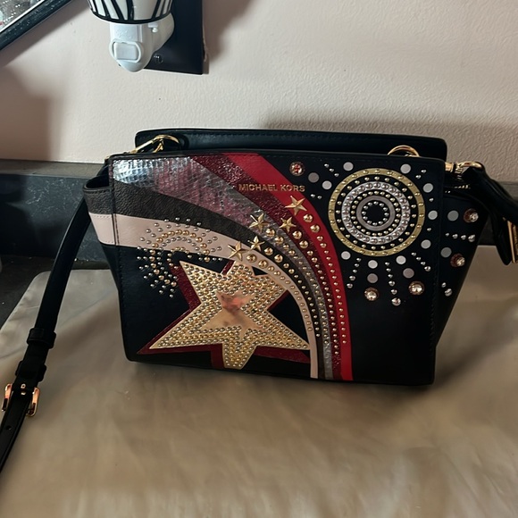 Michael Kors rare crossbody authenticated $500 retail - Picture 1 of 10